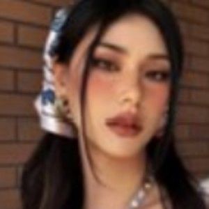 Meet your Posher, Leona